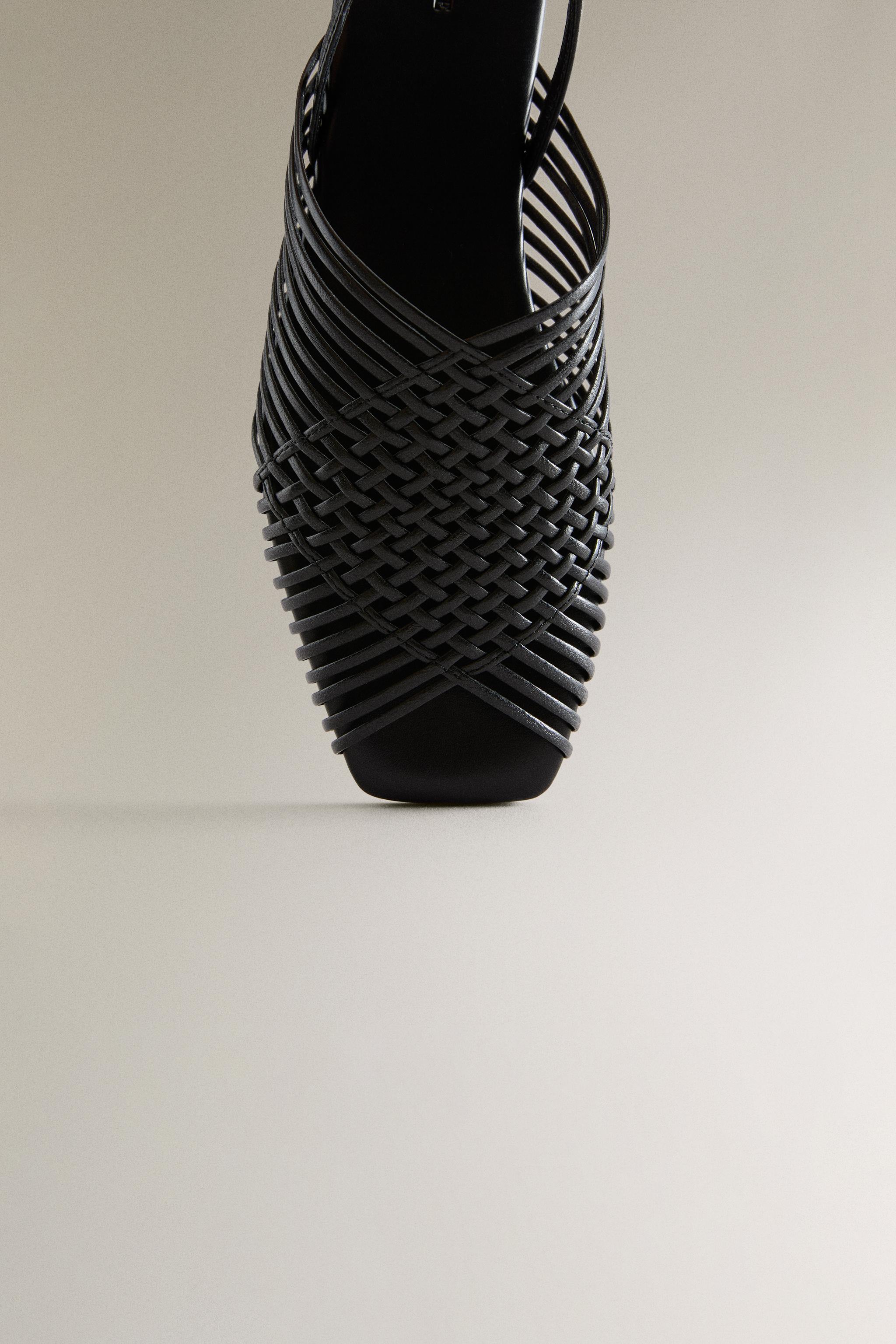 CRISS-CROSS STRAP LEATHER SANDALS